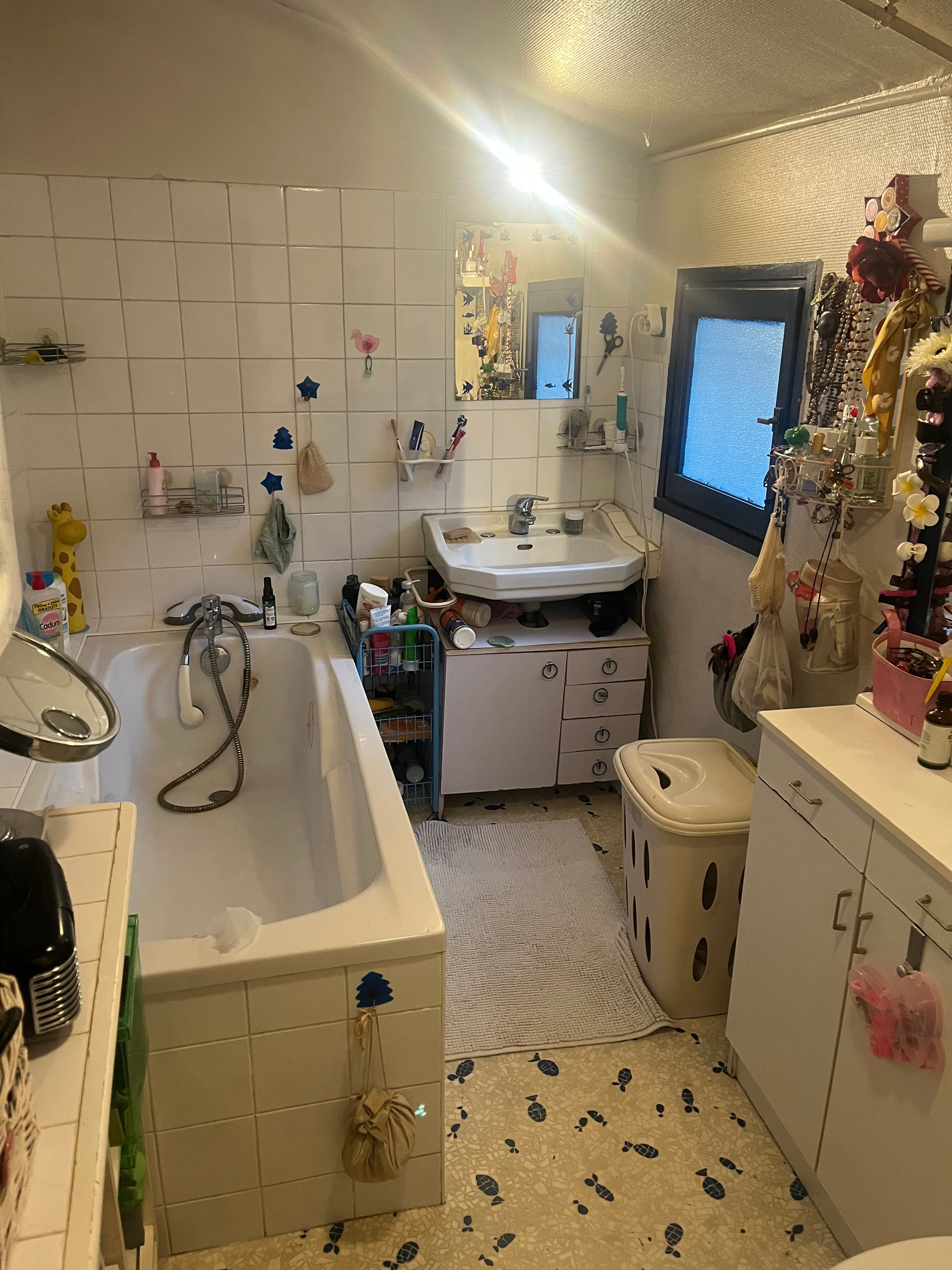 Avant travaux, ancienne salle de bain avec baignoire : réalisation 1, Douche installée en 1 journée