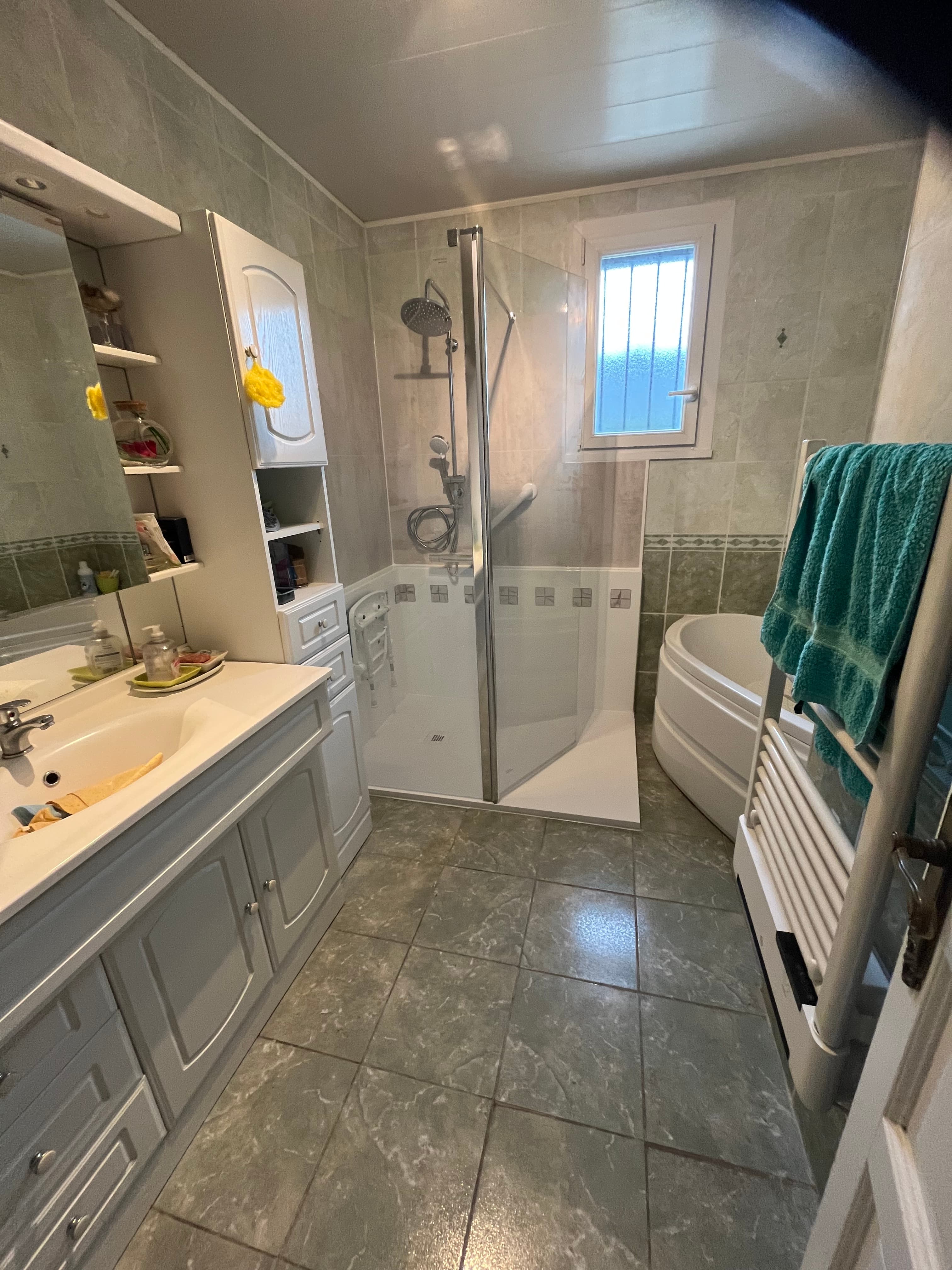 Après travaux, douche sécurisée de plain-pied : réalisation 3, Douche installée en 1 journée